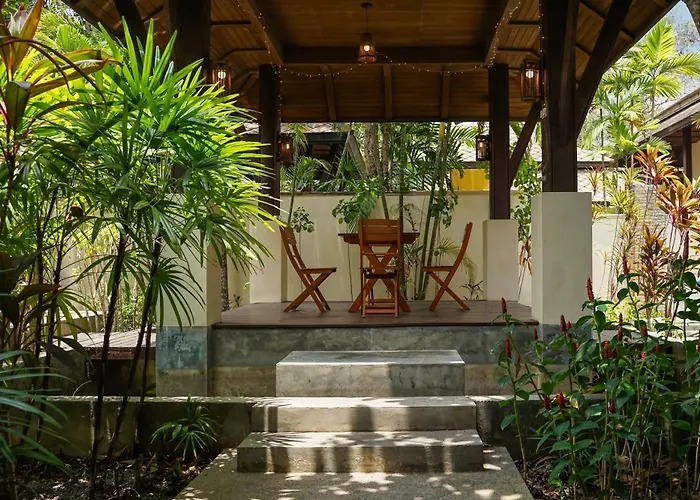 Large 4 Bed Villa Short Walk To Maenam Beach